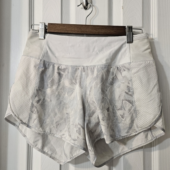 Lululemon Real Quick Short *Perforated 3.5"Jasmine White Multi - Picture 3 of 7